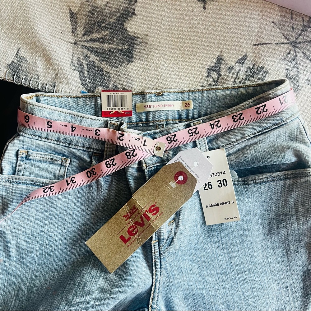 New Levis 535 Super Skinny Jeans Womens Size 26x30 Blue Denim Faded Distressed - Picture 13 of 13